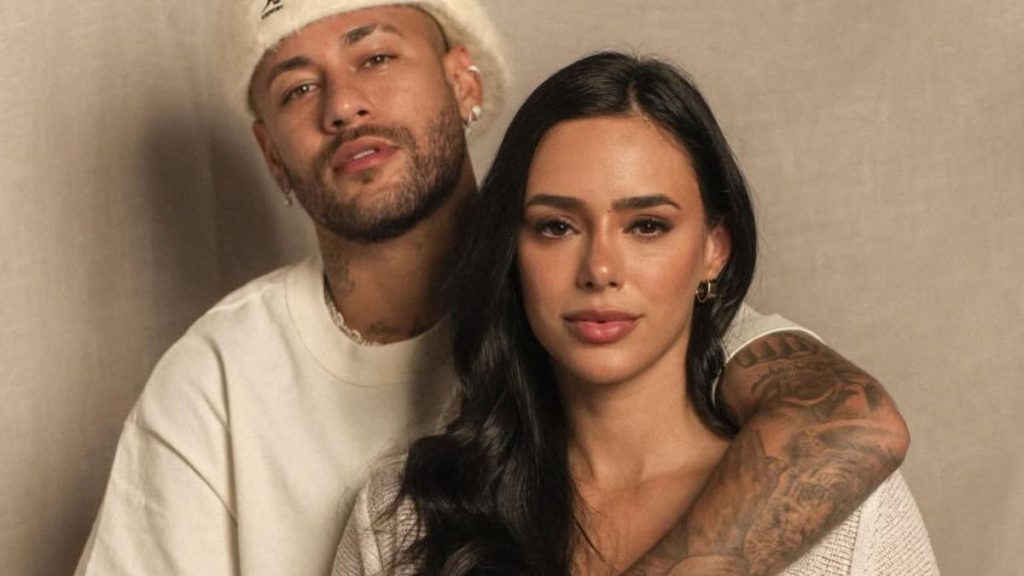 Neymar Jr e Bruna Biancardi, evidenciando a exposição midiática e o interesse do público pela vida pessoal dos craques da seleção brasileira.
