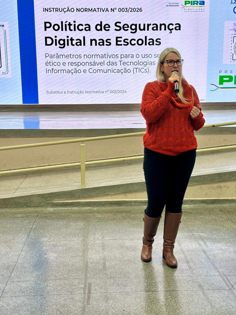 Juliana Vicentin destaca proteção de alunos na política de segurança digital de Piracicaba.