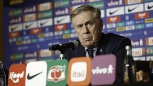 Técnico Carlo Ancelotti gesticula durante entrevista coletiva sobre a escalação da Seleção Brasileira e a avaliação do elenco para o Mundial.