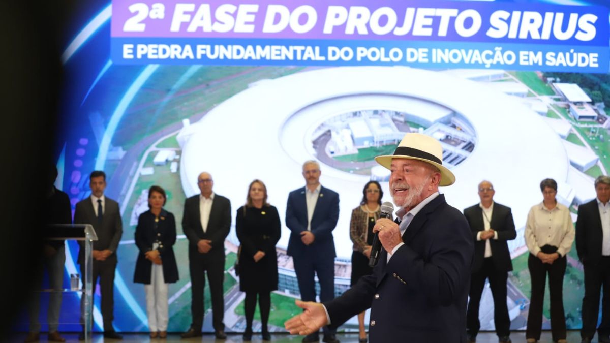 Presidente Lula na inauguração de novas linhas do acelerador de partículas Sirius em Campinas.
