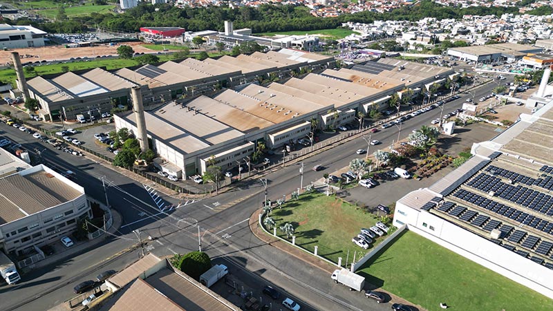 Produção em indústria têxtil de Americana, setor com alta no registro de novos negócios.