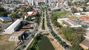 Local de briga de trânsito na região central de Americana envolvendo funcionários da Estapar e moradores.