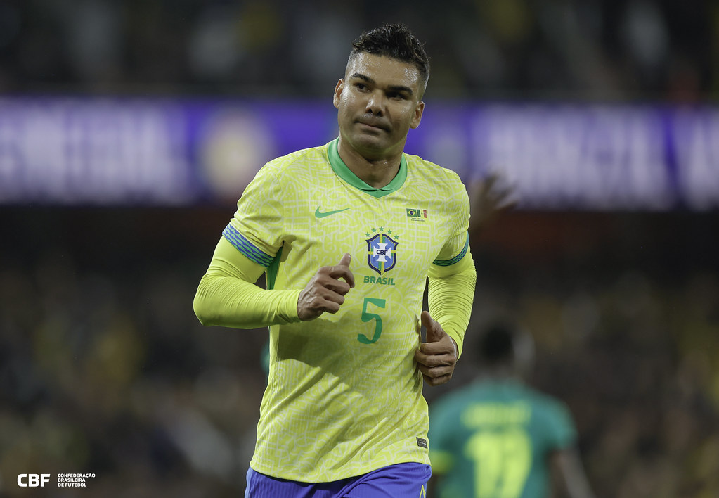 O pisciano Casemiro surge como uma espécie de sustentação emocional da equipe. A análise aponta fortalecimento da liderança, estabilidade emocional e capacidade de organização coletiva durante a competição.