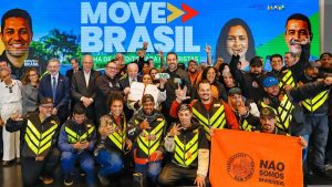 Lançamento do programa Move Aplicativos em São Paulo, destacando a iniciativa do governo federal para oferecer crédito facilitado a motoristas de aplicativos e taxistas.