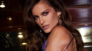 Izabel Goulart no tapete vermelho do Festival de Cannes durante a pré-estreia do filme Fjord.
