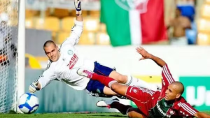 Ex-goleiro Deola, campeão da Copa do Brasil pelo Palmeiras, em registro profissional para o artigo sobre sua transição de carreira.
