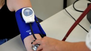 Interface da plataforma Minha Hipertensão Arterial Indaiatuba exibida em um dispositivo móvel para monitoramento de saúde e controle da pressão alta.