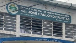 Fachada da EMEF Vereador José Carlos de Freitas em Mongaguá, local onde ocorreu um vazamento de gás na cozinha da unidade escolar.