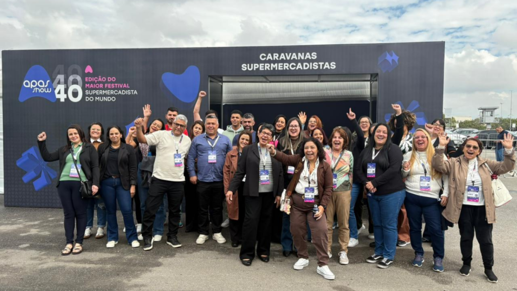Grupo de empresários e associados da Regional Campinas reunidos durante visita técnica à 40ª edição do Festival APAS SHOW em São Paulo.