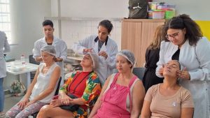 Fachada ou ambiente interno da Casa da Mulher de Santos preparado para receber o evento especial de autocuidado e beleza para mães.
