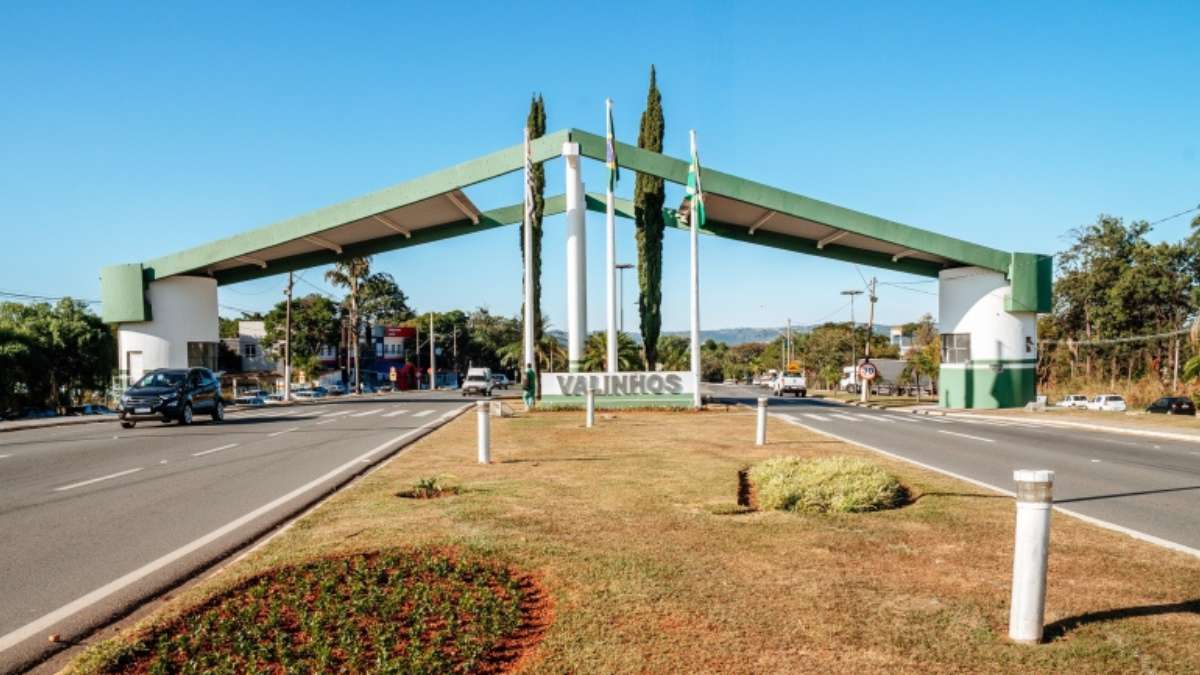 Vista panorâmica de Valinhos destacando a diversidade de atrações turísticas entre natureza e patrimônio histórico.