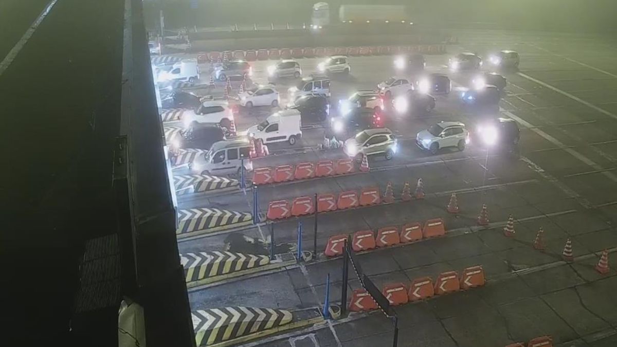 Noite de domingo tem operação comboio e trânsito sentido Baixada Santista