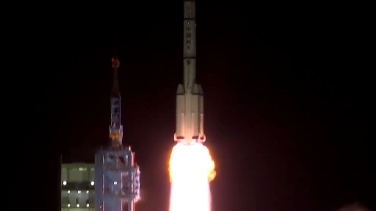 China envia astronautas para estação espacial