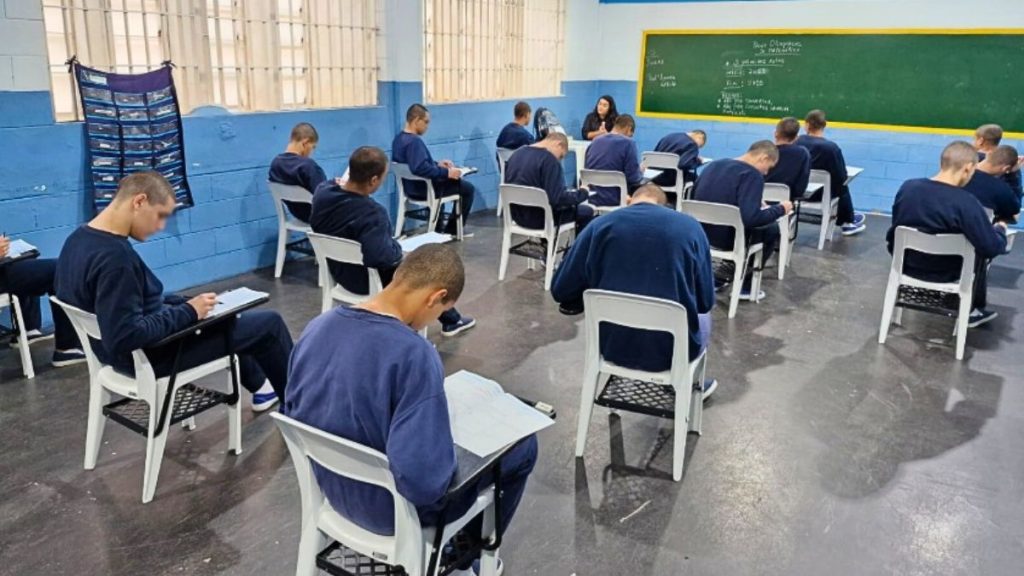 Instalações externas da Fundação Casa, ilustrando o ambiente onde a Corregedoria Geral e órgãos de direitos humanos realizam diligências e fiscalizações.