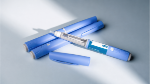 Medicamento Ozivy da farmacêutica EMS, primeira semaglutida nacional aprovada pela Anvisa para tratamento de diabetes tipo 2.