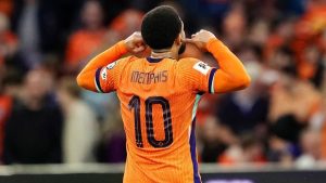 Memphis Depay, atacante do Corinthians e camisa 10 da Seleção Holandesa, em destaque para a cobertura sobre a compensação financeira da FIFA ao clube paulista pela Copa do Mundo de 2026.