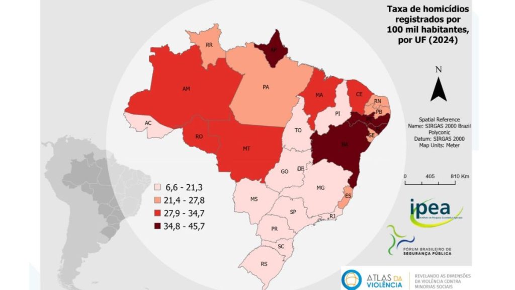Mapa do Brasil dividido por estados com escala de cores representando a taxa de homicídios por 100 mil habitantes, baseado nos dados do Atlas da Violência.