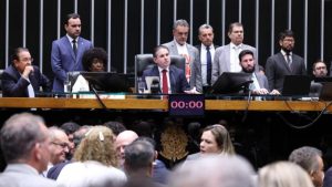Plenário da Câmara dos Deputados em Brasília durante a sessão de votação da PEC 221/19, que propõe o fim da escala 6x1 e a redução da jornada de trabalho semanal.