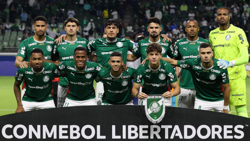 Lance da goleada do Palmeiras contra o Junior Barranquilla pela fase de grupos da Libertadores, garantindo a vaga do Verdão no mata-mata.