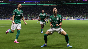 Jogadores do Palmeiras comemoram a classificação para as oitavas de final da Libertadores após vitória por 4 a 1 sobre o Junior Barranquilla.