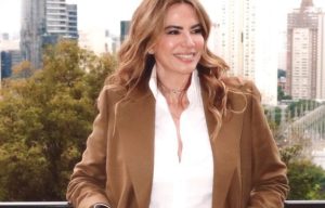 Montagem com as apresentadoras Luciana Gimenez e Cariúcha, simbolizando a transição de comando e a nova fase do programa SuperPop.