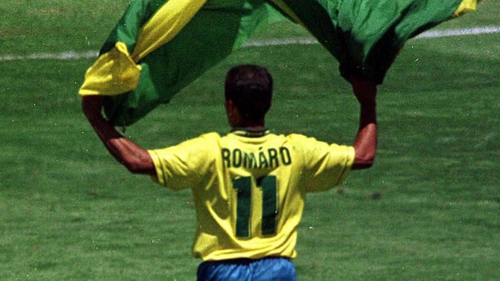 O ex-jogador Romário durante entrevista comentando sobre a recuperação de Neymar e a evolução da medicina esportiva para o Mundial.