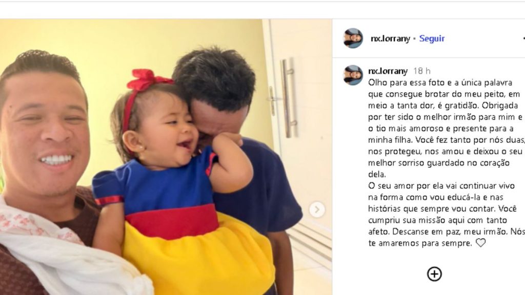 Captura de tela de publicação no Instagram de Lorrane Pereira prestando homenagem ao irmão Dheorge, com texto descrevendo-o como uma pessoa amorosa e dedicada à família.