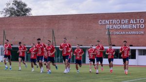 Jogadores da Seleção Paraguaia de Futebol, a Albirroja, que representarão o país na Copa do Mundo de 2026 após a convocação oficial do técnico Gustavo Alfaro.