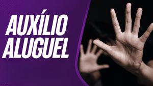 Mulher em ambiente seguro simbolizando a conquista da autonomia e proteção através do programa auxílio-aluguel na Baixada Santista.