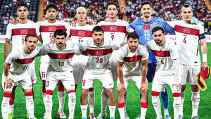 Jogadores da Seleção da Turquia, incluindo Arda Güler e Hakan Çalhanoglu, representando a convocação oficial para a Copa do Mundo de 2026.