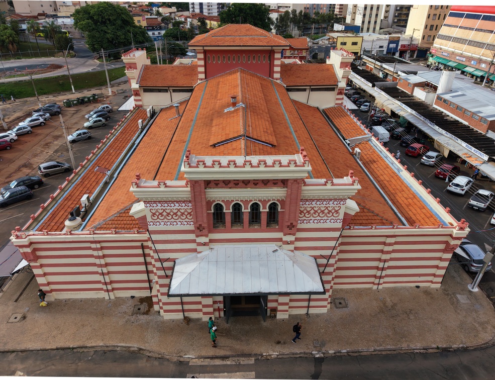 Vista aérea do telhado e arredores do Mercado Municipal de Campinas, conhecido como Mercadão, que terá horários alterados.
