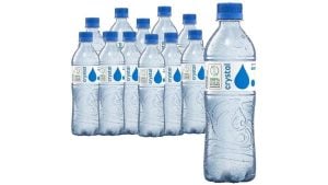 Garrafa de água mineral Crystal de 500 ml, produto alvo de suspensão e recolhimento pela Anvisa por contaminação bacteriana.