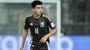 Gilberto Mora, meio-campista da seleção mexicana e jogador mais jovem convocado para a Copa do Mundo de 2026.