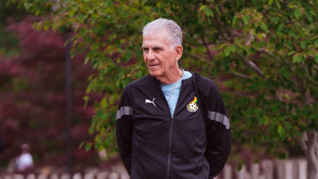 Carlos Queiroz, técnico da seleção de Gana, em foto oficial da Federação Ganense de Futebol sobre a preparação para a Copa do Mundo.