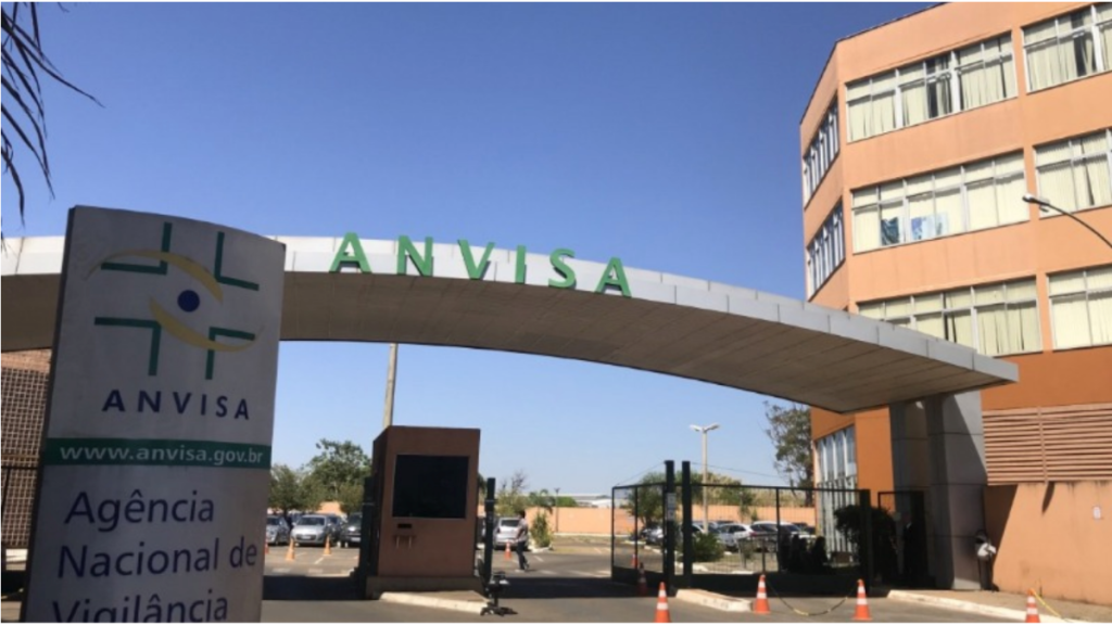 Sede da Anvisa ou representação visual da agência reguladora que determinou o recolhimento imediato de lotes de fórmulas infantis irregulares.