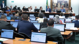 Plenário da Comissão de Constituição e Justiça (CCJ) da Câmara dos Deputados durante sessão de debate sobre a proposta de redução da maioridade penal no Brasil.