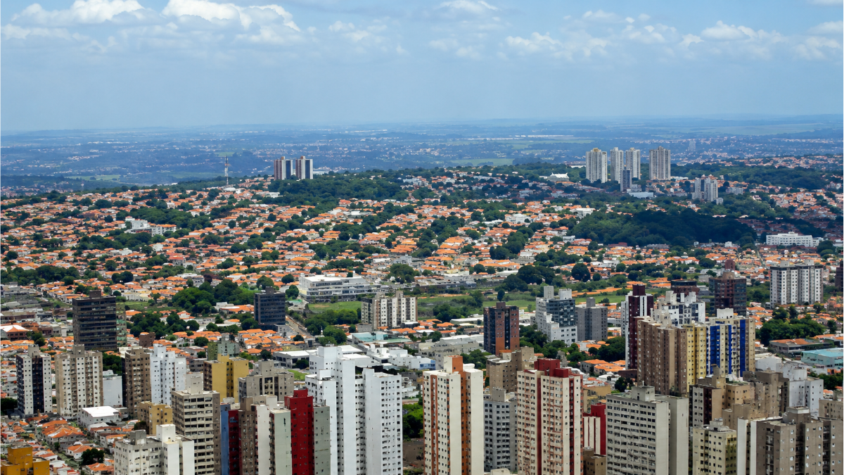 Vista urbana do bairro Cambuí em Campinas, destacando a região que apresentou aumento nos índices de criminalidade em 2026.
