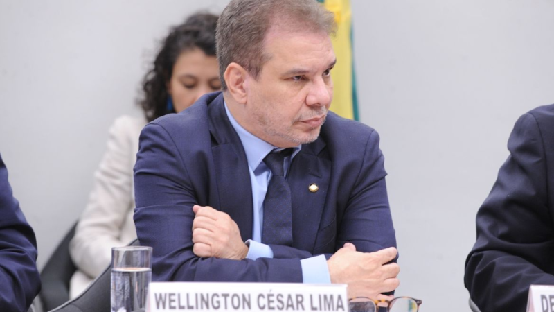 Vista externa de uma unidade prisional com cercas de proteção, ilustrando o projeto do governo federal de transformar 138 presídios em unidades de segurança máxima.