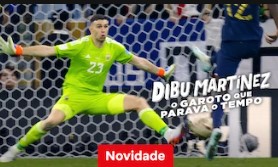 Goleiro argentino Dibu Martínez em ação, ilustrando o documentário da Netflix sobre sua trajetória e defesas na Copa do Mundo de 2022.