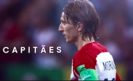 Capitães de diferentes seleções nacionais em campo, ilustrando a série documental da Netflix sobre os bastidores das eliminatórias para a Copa.