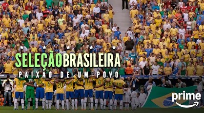Torcedores brasileiros vibrando com a bandeira nacional, representando o documentário Seleção Brasileira - A Paixão de um Povo.