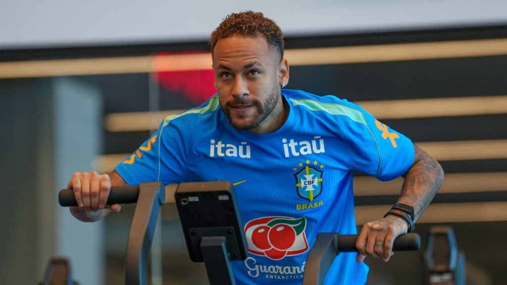 Neymar Jr. durante treinamento tático da Seleção Brasileira, em fase de recuperação física para os jogos da fase de grupos da Copa do Mundo.