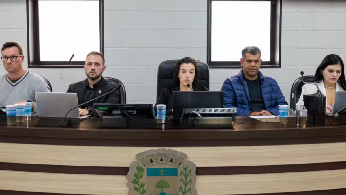 Comissão Parlamentar de Inquérito (CPI) reunidos para o indiciamento do ex-secretário