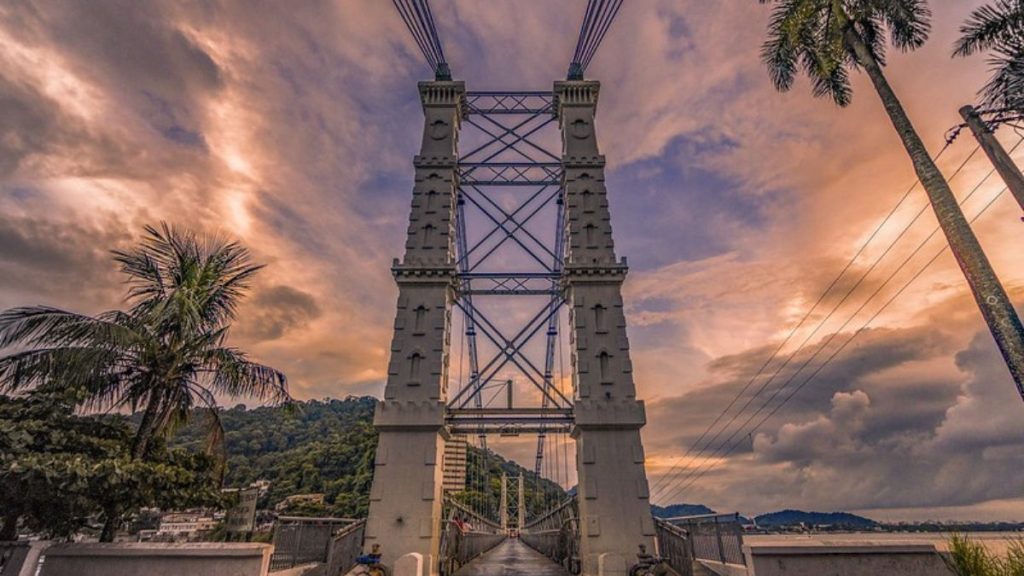Visão da Ponte Pênsil, em São Vicente, apostando na diversidade turística para atrair visitantes o ano inteiro. Foto: Acervo / Prefeitura Municipal de São Vicente