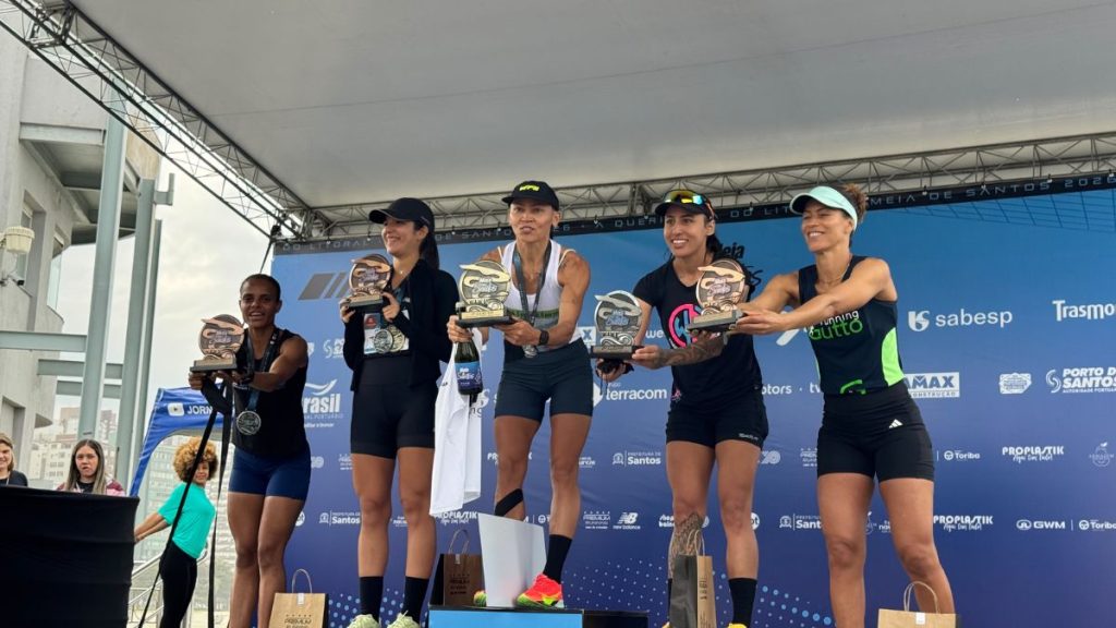 Pódio feminino da Meia de Santos corrida de 7km