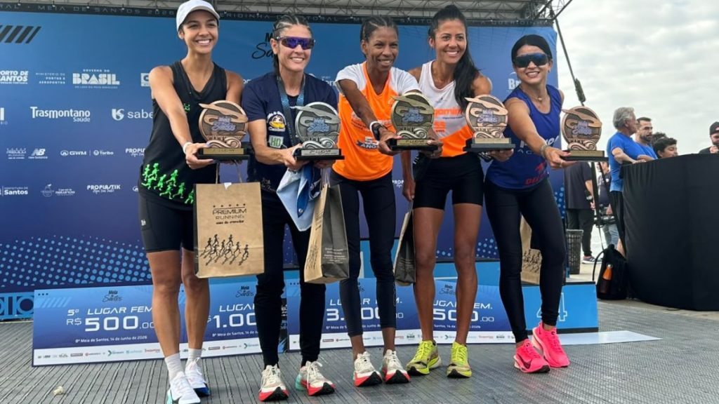 Pódio feminino da Meia de Santos corrida de 21km