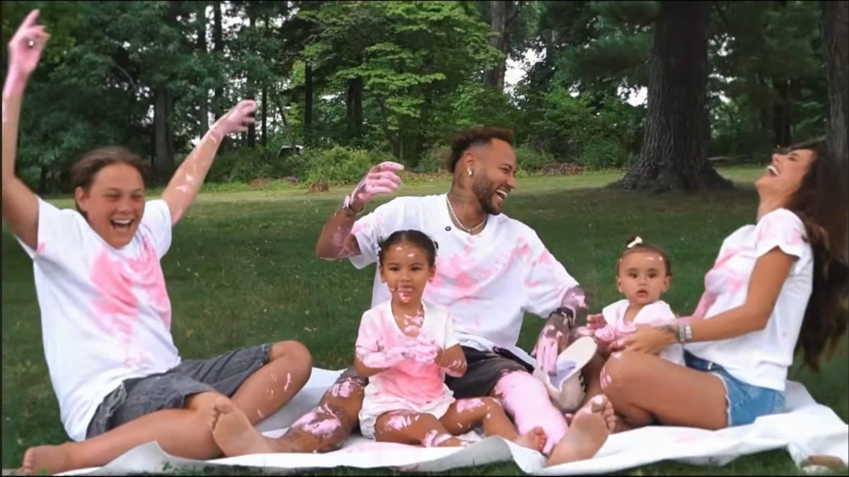 Neymar junto com a familia em chá revelação da sua nova filha com Bruna Biancardi