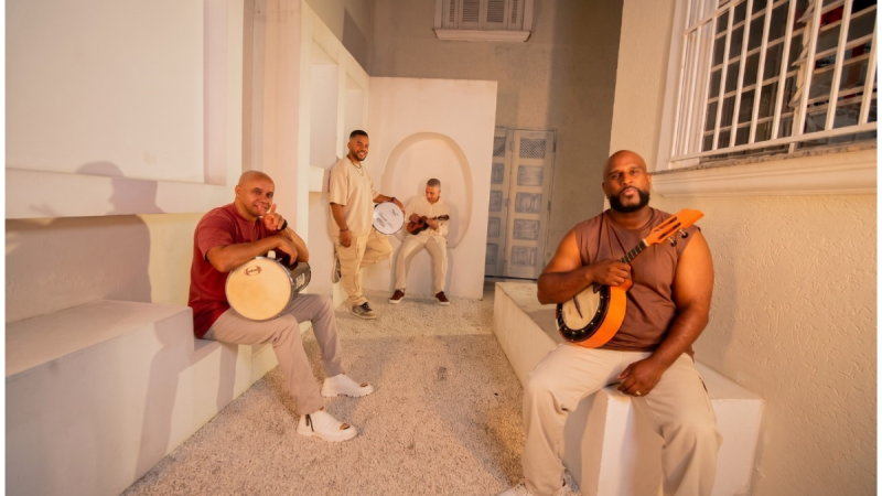 grupo Exalta em show gratuito em Praia Grande, na praia da Guilhermina