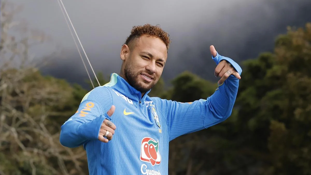 Pela primeira vez, Neymar treina em campo com a Seleção Brasileira