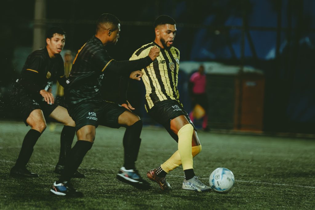 Jogadores do Dale Capela durante jogo na Copa Sabesp.